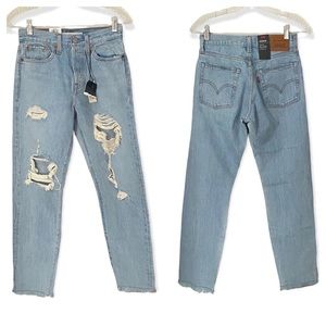 NWT Levi’s High Rise Wedgie Distressed Jeans Light Wash Waist 24 Fringe Hem
